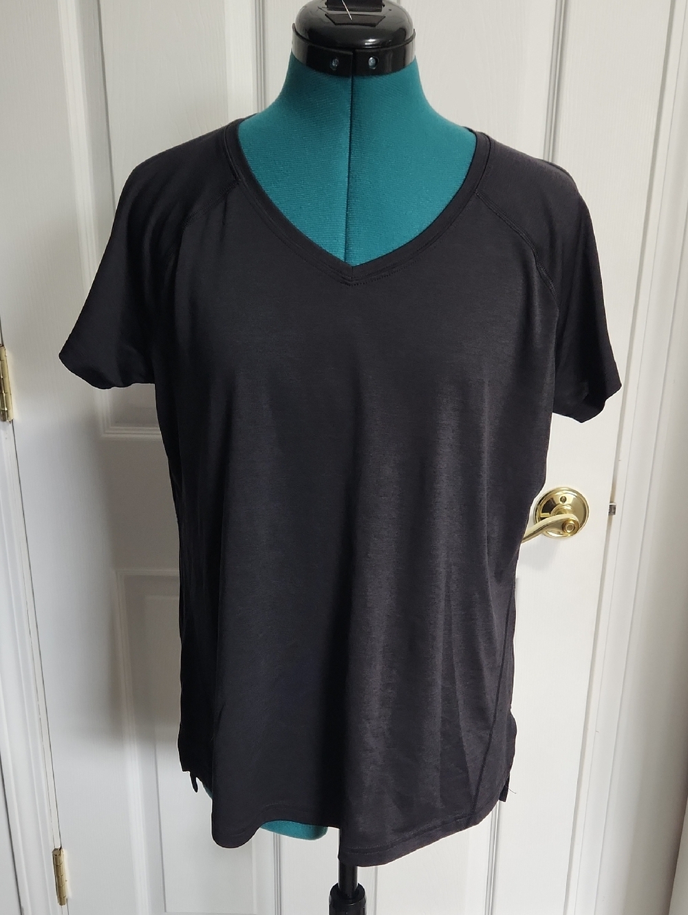 tek gear Women's Black V-Neck Short Sleeve Tee